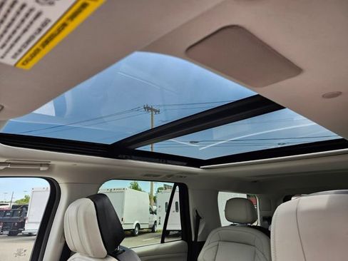 Used 2025 Lincoln Navigator Reserve AWD/4WD image 22