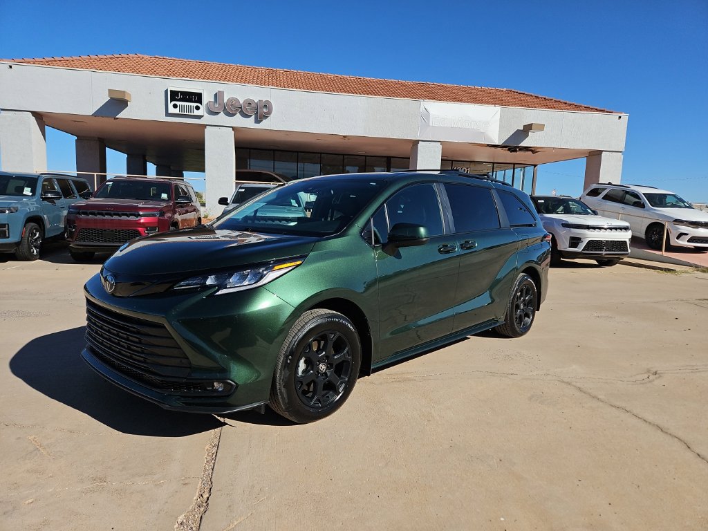 Used 2025 Toyota Sienna XLE Woodland Edition AWD/4WD image 1