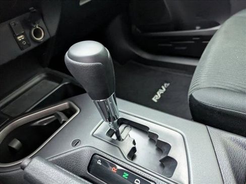 Used 2018 Toyota RAV4 LE image 12