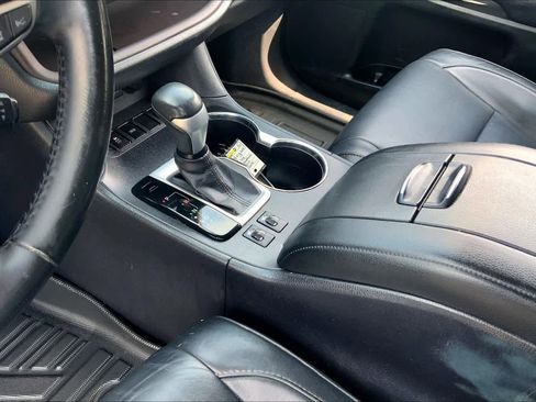Used 2017 Toyota Highlander XLE image 16