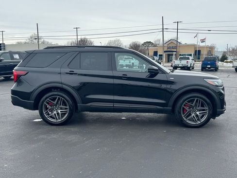 Used 2025 Ford Explorer ST-Line w/ ST-Line Street Pack image 22