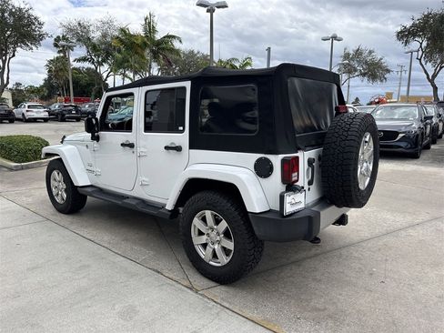 Used 2017 Jeep Wrangler Unlimited Sahara w/ Connectivity Group image 13