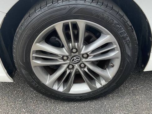 Used 2016 Toyota Camry SE w/ Moonroof Package FWD image 8