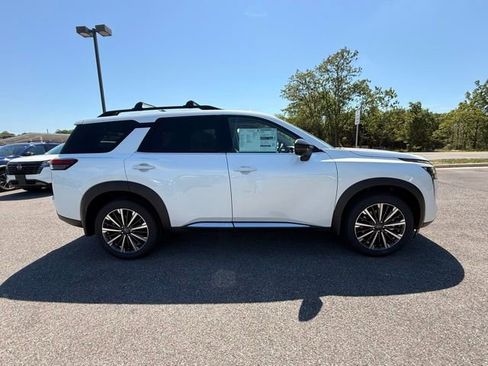 New 2026 Nissan Pathfinder Platinum AWD/4WD image 4