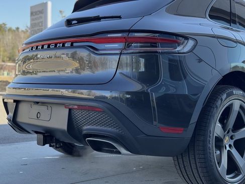 Used 2025 Porsche Macan image 21