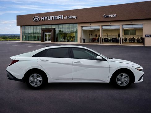 New 2026 Hyundai Elantra SE FWD image 9