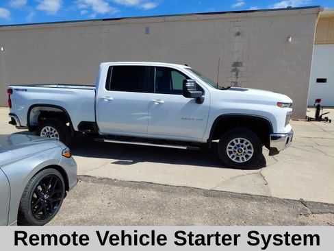 Used 2025 Chevrolet Silverado 2500 LT w/ Convenience Package AWD/4WD image 3