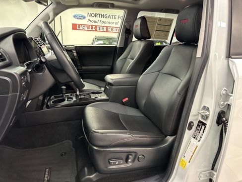 Used 2024 Toyota 4Runner TRD Off-Road Premium image 5