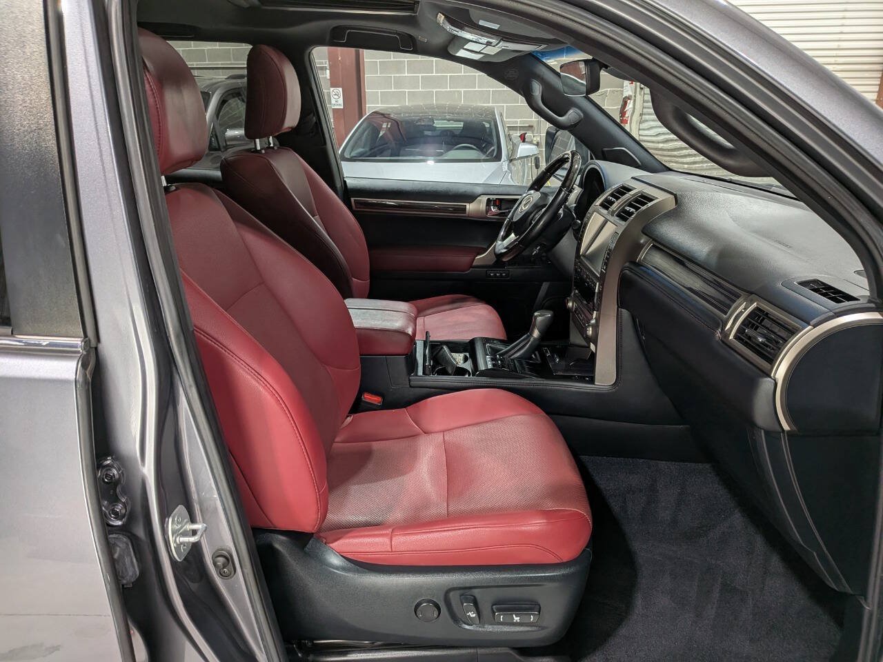 Used 2021 Lexus GX 460 Premium w/ Premium Package AWD/4WD image 12