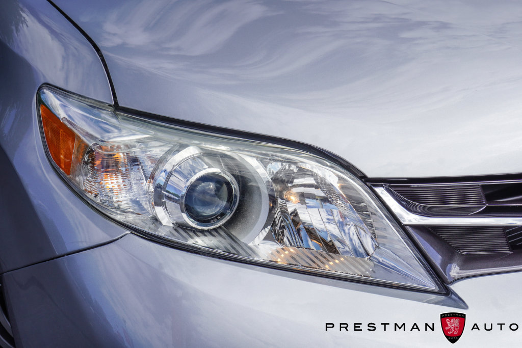 Used 2020 Toyota Sienna XLE w/ XLE Navigation Package FWD image 13