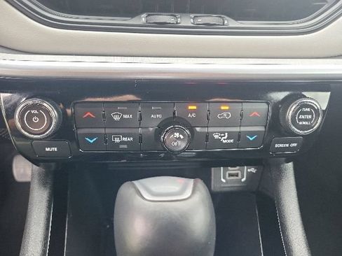 Used 2025 Jeep Compass Limited AWD/4WD image 34