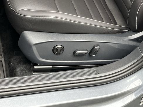 Used 2024 Volkswagen Jetta SE w/ Panoramic Sunroof Package image 11