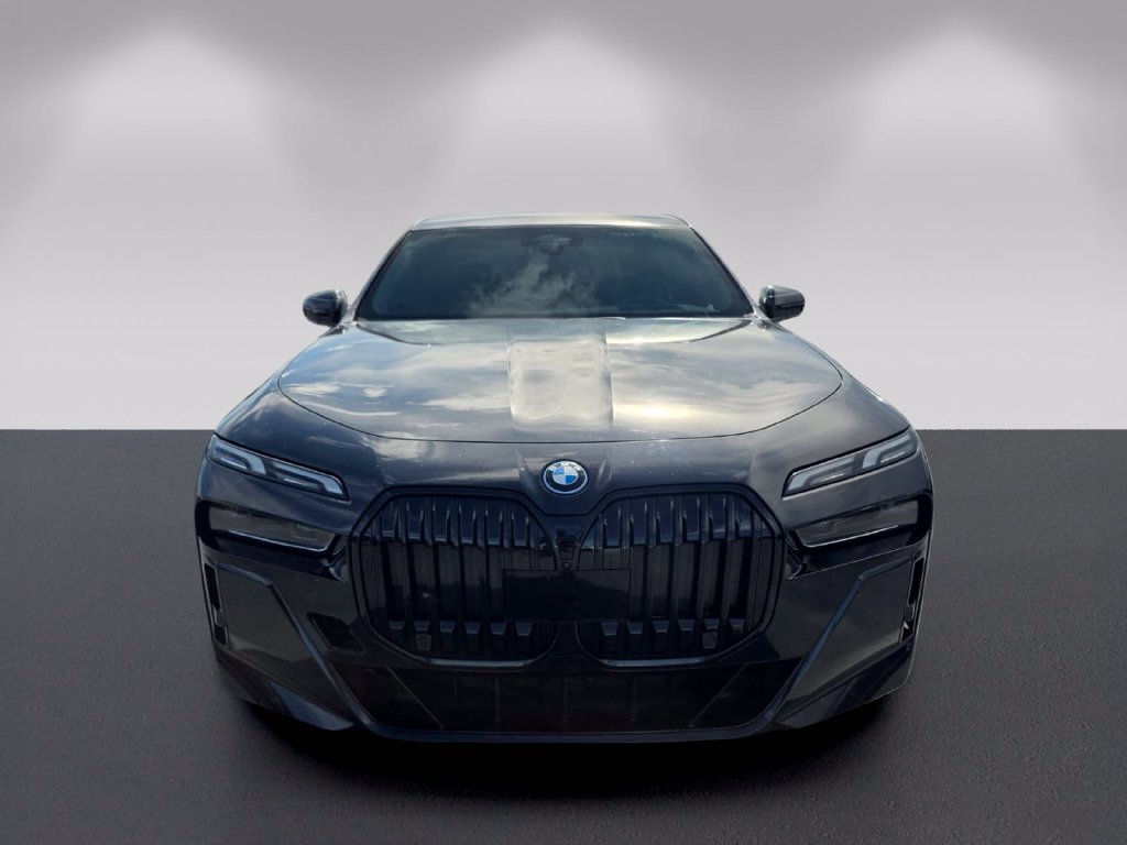 Certified 2023 BMW i7 xDrive60 w/ Parking Assistance Package AWD/4WD image 2