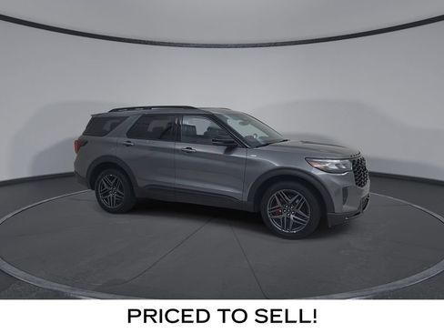 Used 2025 Ford Explorer ST-Line w/ ST-Line Street Pack AWD/4WD image 2