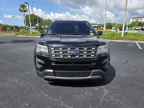 Used 2016 Ford Explorer Limited w/ Equipment Group 301A FWD image 3