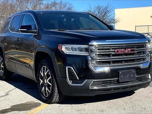 Used 2023 GMC Acadia SLE image 3