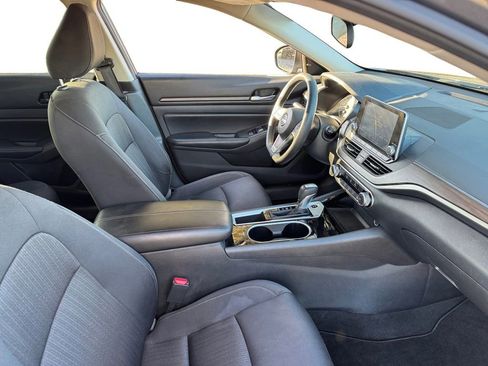 Used 2024 Nissan Altima 2.5 SV FWD image 18