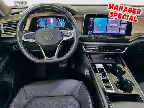 Used 2025 Volkswagen Atlas SE FWD image 23