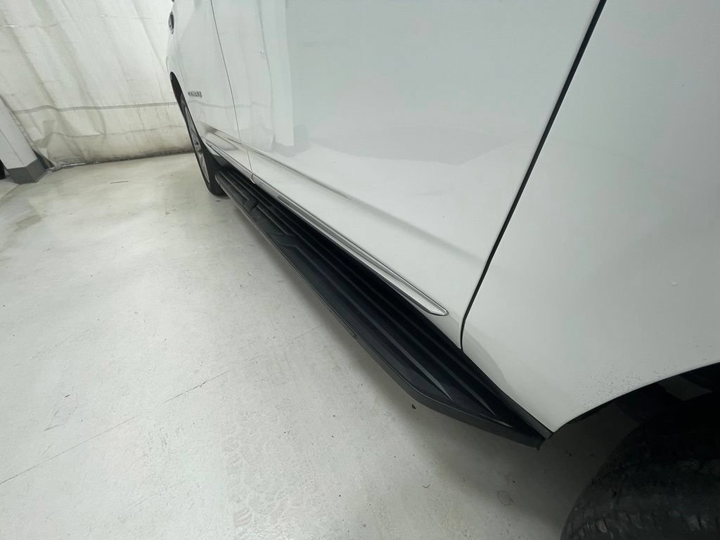 Used 2022 GMC Yukon XL Denali AWD/4WD image 13