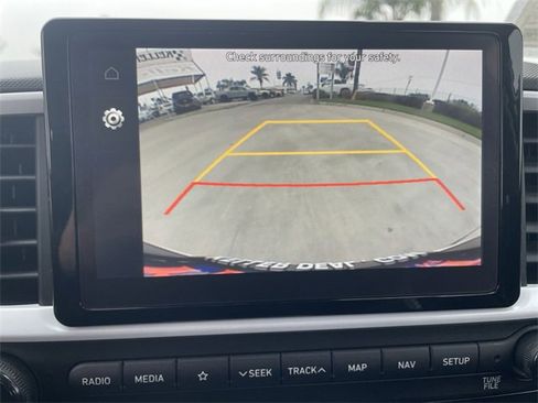 Used 2022 Hyundai Venue Limited image 14