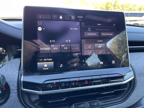 Used 2024 Jeep Compass Latitude image 10