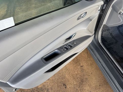 Used 2025 Hyundai Elantra SEL image 20