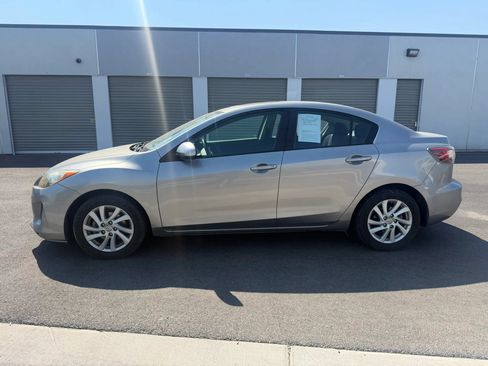 Used 2012 MAZDA MAZDA3 i Touring FWD image 3