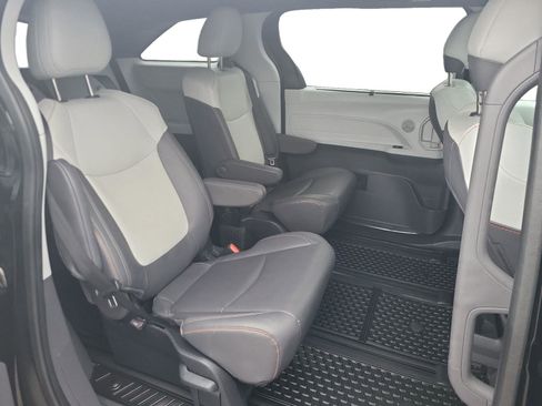 Used 2023 Toyota Sienna XLE image 25