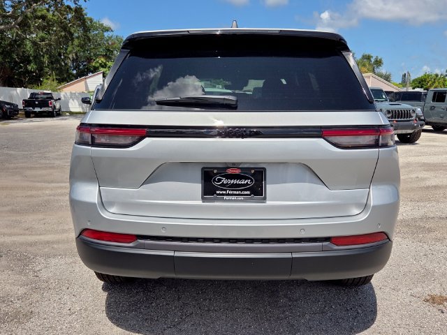 New 2026 Jeep Grand Cherokee Altitude RWD image 7