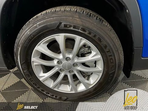Used 2022 Jeep Cherokee Latitude Lux w/ Sun & Sound Group AWD/4WD image 27