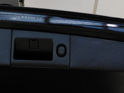 Used 2019 Cadillac Escalade ESV Luxury image 89