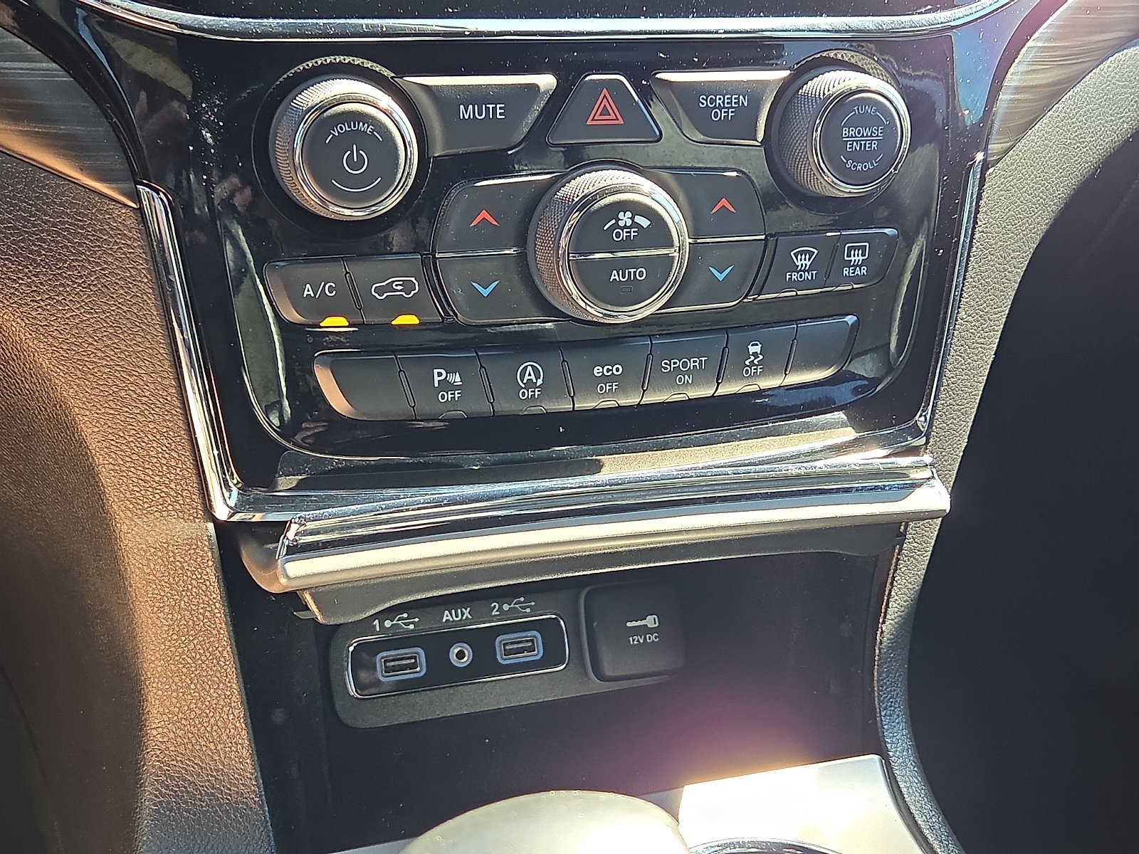 Used 2019 Jeep Grand Cherokee Altitude AWD/4WD image 19
