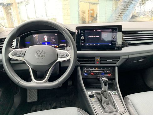 Used 2025 Volkswagen Jetta SE image 32