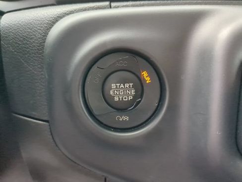 Used 2019 Jeep Wrangler Unlimited Sahara AWD/4WD image 34
