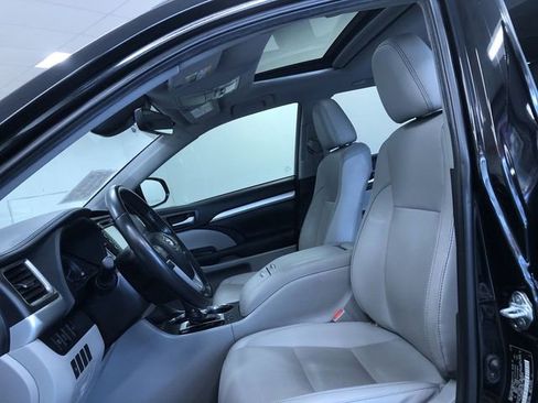 Certified 2019 Toyota Highlander XLE AWD/4WD image 18