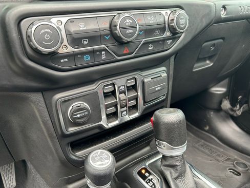 Used 2023 Jeep Wrangler Unlimited w/ Sun & Screen Package image 25