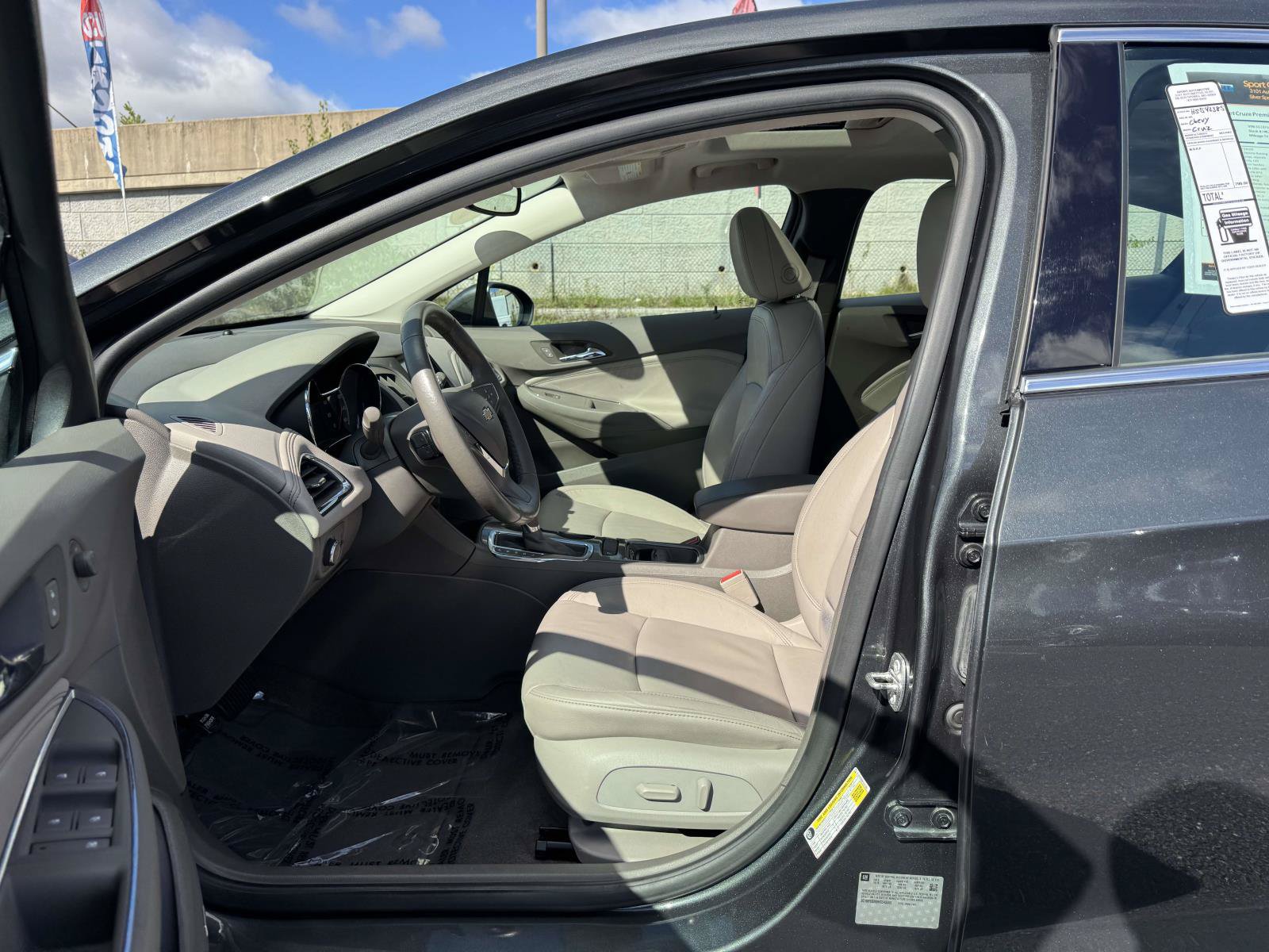 Used 2017 Chevrolet Cruze Premier FWD image 21