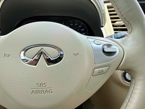 Used 2017 INFINITI QX70 2WD image 33