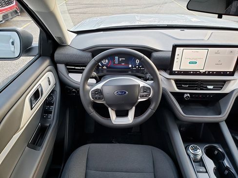 New 2026 Ford Explorer Active image 13