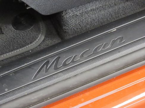 Certified 2025 Porsche Macan AWD/4WD image 42