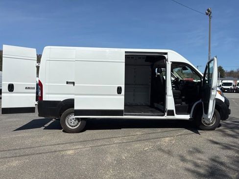 Used 2024 RAM ProMaster 2500 w/ Convenience Group FWD image 24