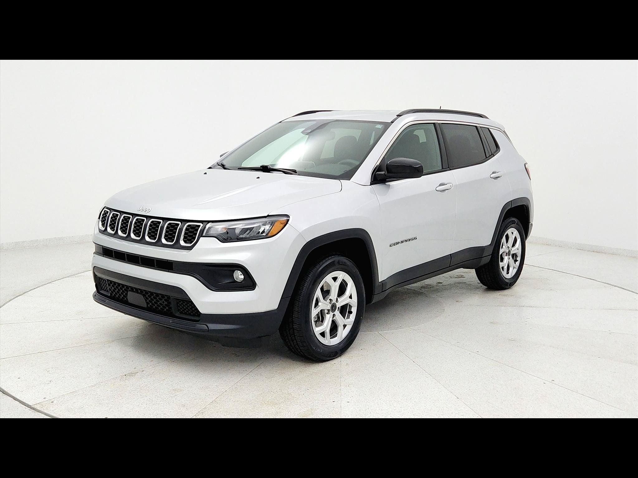 Used 2025 Jeep Compass Latitude AWD/4WD image 1