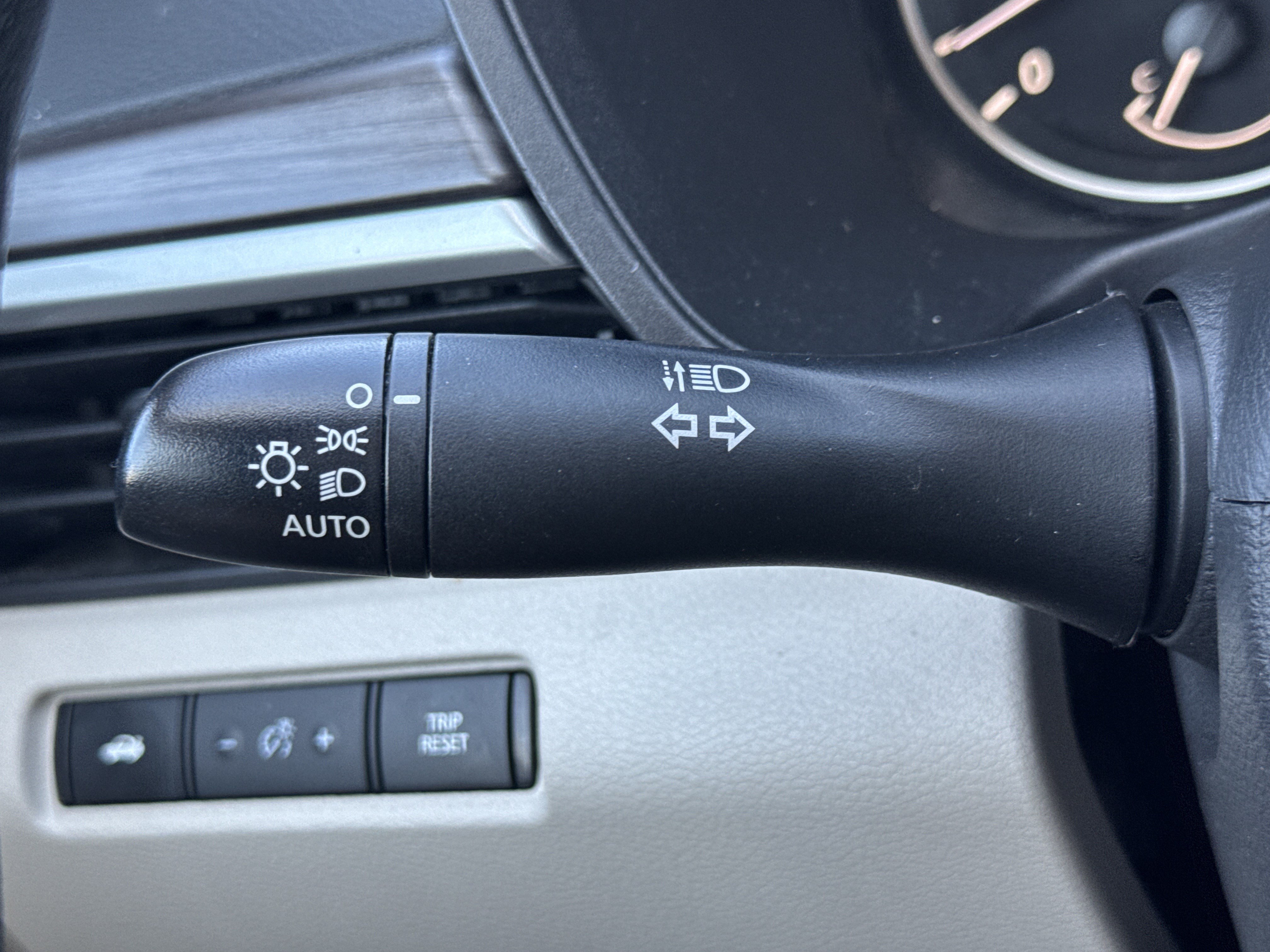 Used 2025 Nissan Altima 2.5 SV FWD image 14
