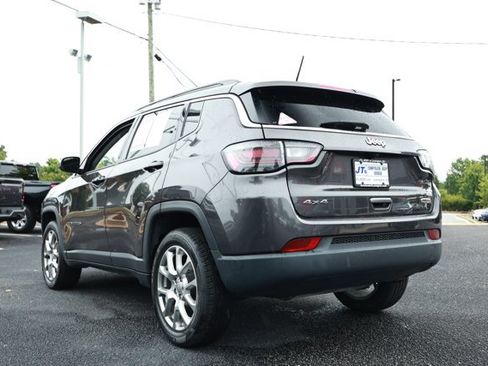 Used 2022 Jeep Compass Latitude w/ Sun and Sound Group AWD/4WD image 8