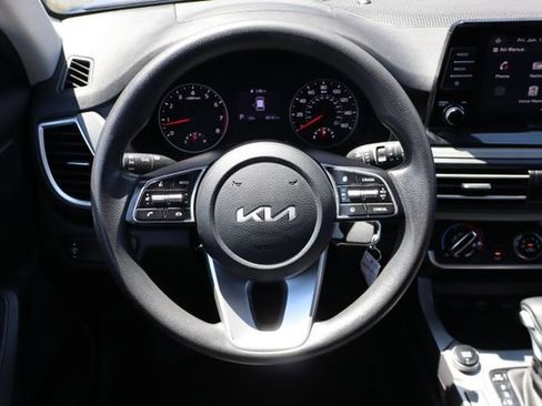 Used 2023 Kia Seltos LX AWD/4WD image 15