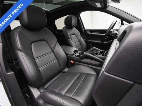 Used 2024 Porsche Cayenne Coupe image 15