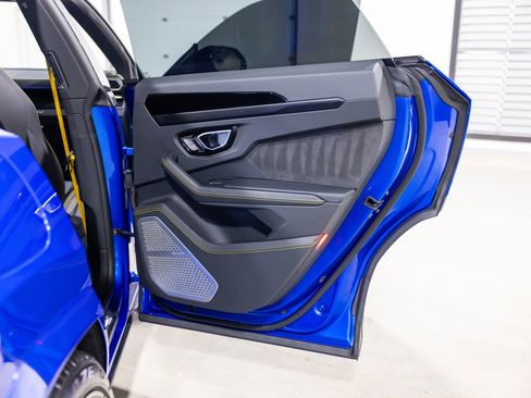 Used 2022 Lamborghini Urus image 27