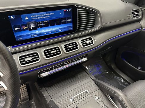 Certified 2024 Mercedes-Benz GLS 450 4MATIC image 31