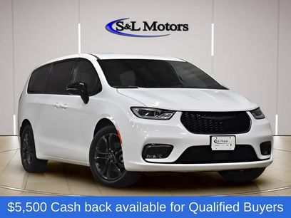 New 2026 Chrysler Pacifica Select