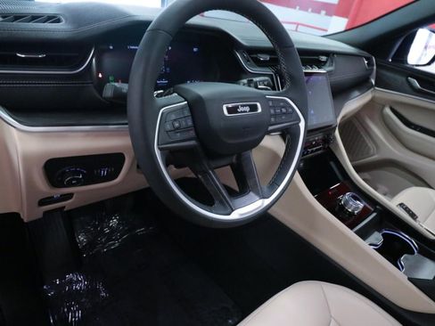 Used 2024 Jeep Grand Cherokee L Limited RWD image 12
